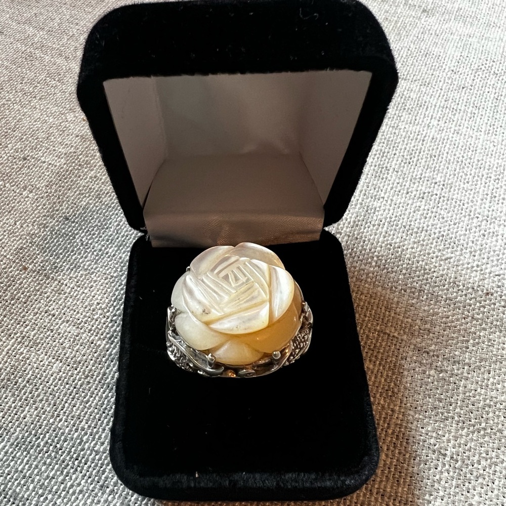 Mother of Pearl ring in sterling silver size 9